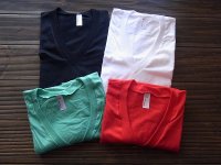 アメリカンアパレル【アメリカ製】100%コットンVネックTシャツ ４色 ３サイズ(XS/S/M)