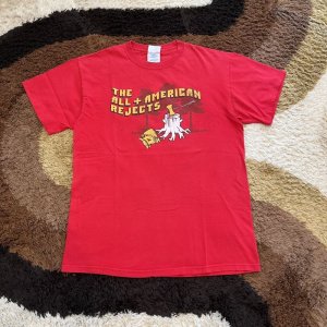 画像: 【2000年代 ALL AMERICAN REJECTS / オールド Tシャツ】" オールアメリカンリジェクツ " / プリントTシャツ / レッド (MEDIUMサイズ) ビンテージ・バンドTシャツ