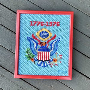 画像: 1976【ビンテージ・ニードルポイントウォールデコ】 ウッドフレーム・壁掛け / 27.5 X 23 cm